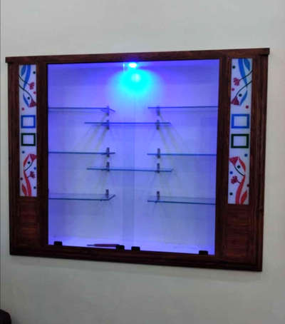 SHOWCASE 

ALUMINIUM , COLOURING GLASS