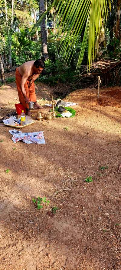 Stone Laying Ceremony.. 🏘
#KeralaStyleHouse #BuildingSupplies #budgethomes #MrHomeKerala #keralahomedesignz #CivilEngineer #engineers #Thrissur #Ernakulam #InteriorDesigner #Contractor #ContemporaryHouse #HouseDesigns #HomeAutomation #detailing #HomeDecor #exteriordesigns