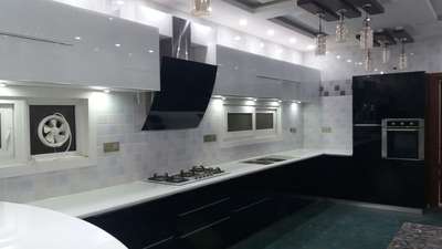 Trendy glass kitchen 
#modernkitchen
 #modularkitchen
 #trendykitchen
 #kitchenideas
 #kitchencabinets
 #trendydesigns