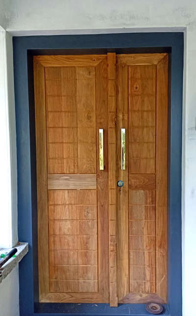 Main door in full clear teak wood #HomeDecor  #homesweethome  #MrHomeKerala  #homedesigne  #KeralaStyleHouse  #keralaarchitectures  #keralahomedesignz  #mybetterhome  #sweet_home  #myhomebuilders