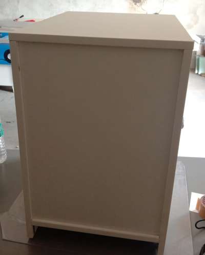 central locking pedestal unit made in prelam particle board.