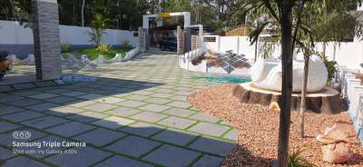 Ithu thandoor stone 2x2 size 50 mm thickness. 25 mm artificial grass.. 2 inch size.