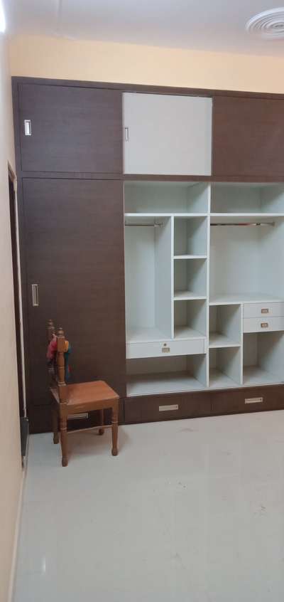 wardrobe,
sliding doors,
three door sliding wardrobe