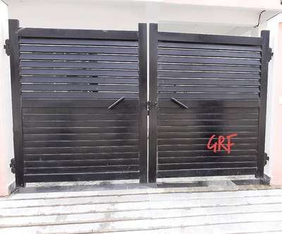 *simple main gate for home 🏡*
size 9/7,Outer pipe Frame 40/75mm,
Thcknss 1.5,Quality Coil, Inner pipe 25/75mm,Thcknss 1.5mm,quality Coil, 
Gate hinges 40mm,Lock 🔐 systm Normal
Finished black paint .
* GST exclsve*