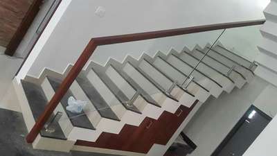 staircase hand rail with Glass




#GlassHandRailStaircase  #HomeAutomation #IndoorPlants #Architect