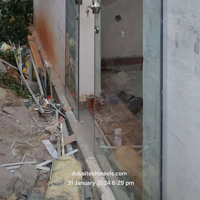 #slidingdoor
#10mm temperd glass
@palakkad
#www.dubaitechsteels.com