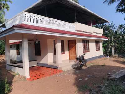 14 cent plot and house sale near irinjalakuda railway station contact 9946925042