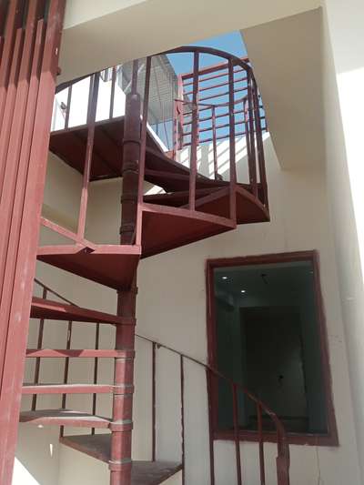 metal stairs
lohe ka jina