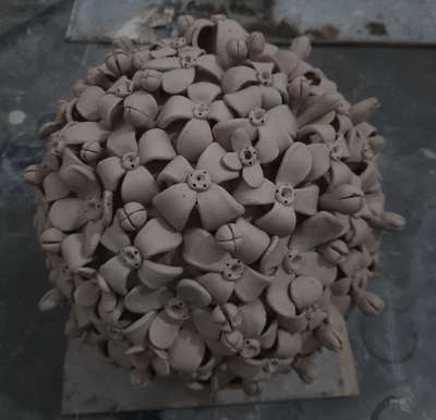 Flowers Clay modelling
#sell #decorativearts #art #artist #artwork #artlover #table #sculpting #sculptureart #sculpture_art #sculpture_gallery #sculpture #bulandart #gauravgautam #gautamgaurav #interior  #interiordesign #instagram #clay #claymodelling #india #artistsoninstagram @uroojjamil10 #flowers @gauravgautam1055