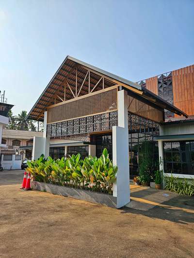 Eden Banquet Hall 

_______________________

Designed By : @hades_architects 

@crypton_triangle 

#archdaily #architecturedesign #banquet #design #designkerala #architecture #architecture #arch #auditorium #studio #hades #kerala #keralatourism #kerala_contemporaryarchitecture