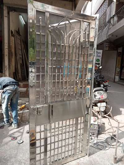 SS gates ₹1000-1500/sq ft with material
#maingates  #maindoor  #stainlesssteeldoor  #ssgate  #stainlesssteel