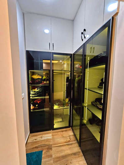 would you like it?💞💬give a review 😊
Follow for more
 #GlassDoors #InteriorDesigner #interiorpainting #LUXURY_INTERIOR #WardrobeIdeas #WardrobeDesigns