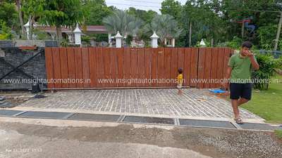 wooden cantilever trackless gate
installed in kodugaloor
#insightautomations 
#automaticgate