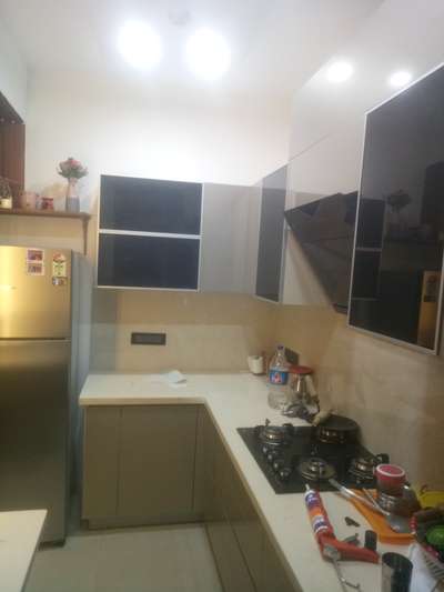 *modular kitchen *
fully modular kitchen factory per maded RS. 1990 per sqft. 
modular kitchen hand maded rs 1450 sqft.  
this kitchen was made by a factory