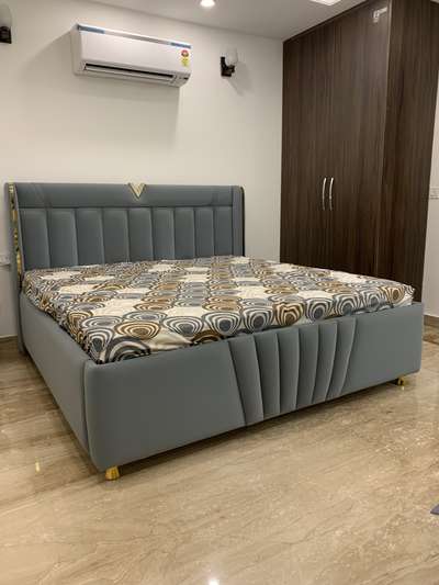 King size premium quality bed made with d’decor fabric manufactured by team studio elcee furniture & interior #studioelcee  #amitsharmastudioelcee #InteriorDesigner #reasonableprice  #viralpost  #explore #trending #Lookingforarchitects  #lookingmirror #KingsizeBedroom #customisedfurniture