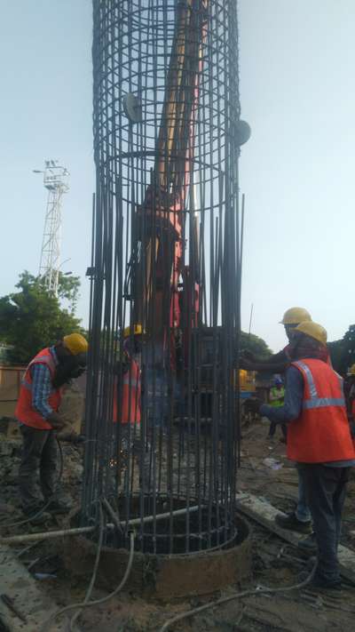 cage lowering on piling location