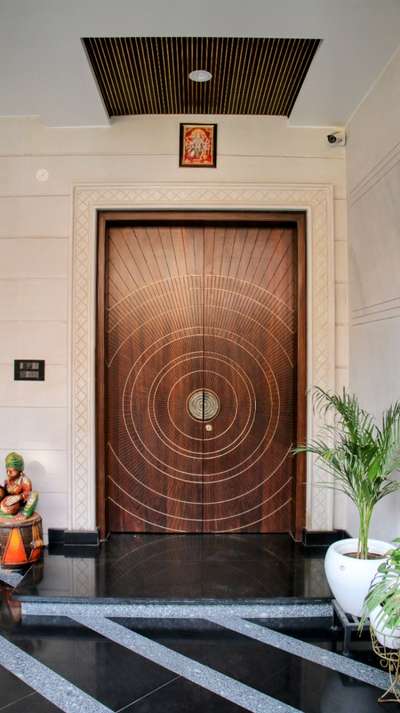 Entrance foyer Designs- Door + wall Designs
#dicodoor #italianmarbles #mirror_wall #FalseCeiling #gwaliormint #stonecladding  #metainlaywork #luxurydoors #LUXURY_INTERIOR #luxuryhomehomeinteriors #luxuryhomes