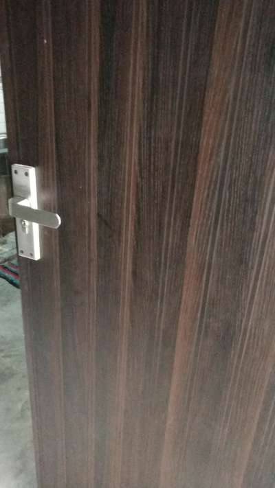 flush door with door lock