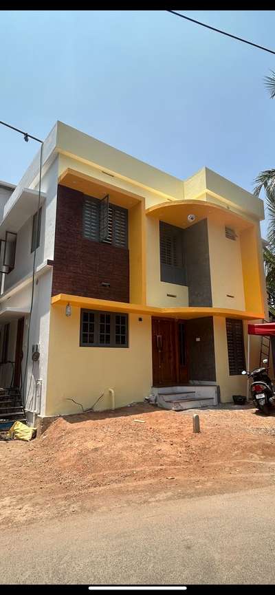 #2centplot #1000SqftHouse #3BHKHouse #palakkad
-3bedroom
-3attached toilets
-living&dining
-kitchen
#client : krishnamoorthi
location: railway colony, palakkad