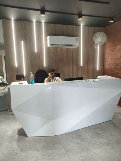 #receptiondesign #office_table #receptiontable #luxusrylife #designerconcept #InteriorDesigner #architecturedesigns #ghaziabadinterior