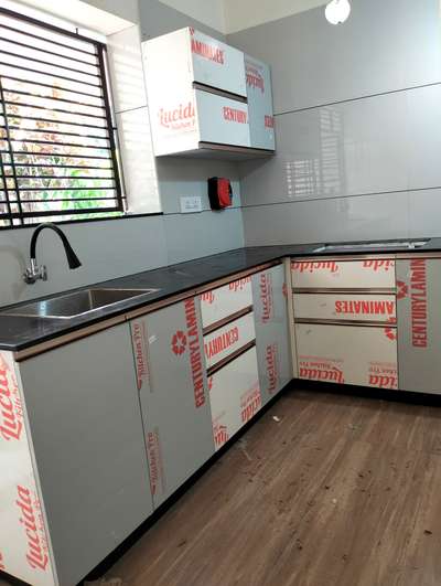 Mr Sreeji Vadakara
modular kitchen
BWP  710 grade plywood with century brand lamination