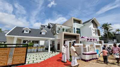 #fusion  #KeralaStyleHouse  #keralaarchitectures  #keralahomedesignz  #semi_contemporary_home_design