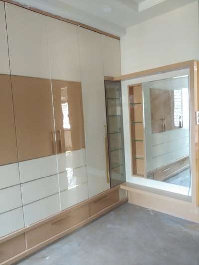 siliding wardrobe with acrylic Leminate finished