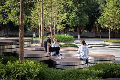 The Performance Gallery
The Performance Gallery is designed to be a curatable urban catwalk, a vibrant exterior space that works in combination with the interior programme to encourage impromptu performances, arts exhibitions, cultural gatherings and open-air theatre.

Project
Hyperlane Linear Sky Park at Chengdu, #China 
by ASPECT Studios

#worldarchitecture #urbandesign #landscape #landscapearchitecture #landscapedesign #urbanstreetscape #streetscape #urbanstreetart #streetart #recreation #park #walkway #urbanpark #relax #commercialstreet #community #urbanliving #public #publicspace #urbandesigner