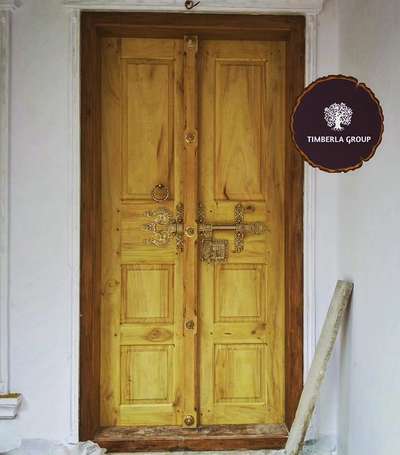 Vintage Door 🚪