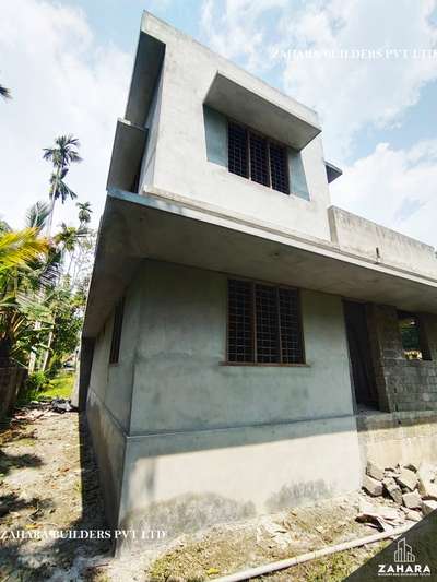 🤩ഏതൊരു വ്യക്തിയുടേയും വലിയ സ്വപ്നമാണ്‌ മനസ്സിനിണങ്ങിയ  വീട്‌ യാഥാർത്ഥ്യമാവുക എന്നത്‌. അവരുടെ സ്വപ്നങ്ങളെ യാഥാർത്ഥ്യമാക്കുക എന്നതാണ്‌ ഒരു ബിൽഡറുടെ സന്തോഷം. 
പണി പൂർത്തീകരിച്ച്‌ താക്കോൽ കൈമാറുന്ന നിമിഷം ഗൃഹനാഥരുടെ മനസ്സ്‌ നിറഞ്ഞുള്ള ചിരി തന്നെയാണ്‌ ഞങ്ങൾക്കുള്ള അംഗീകാരം.

*വീടെന്ന സ്വപ്നം യാഥാർത്ഥ്യമാക്കാൻ ഞങ്ങളുണ്ട്‌ കൂടെ.*

*ZAHARA BUILDERS PVT LTD*

👇🏻👇🏻👇🏻👇🏻👇🏻👇🏻👇🏻👇🏻
നിങ്ങൾ കേരളത്തിലെവിടെയുമാകട്ടെ കുറഞ്ഞ ചിലവിൽ  നിങ്ങളുടെ വീട് ഞങ്ങൾ  ഫുൾ ഫിനിഷ് ചെയ്തു തരുന്നു ....
* PLAN & 3D ELEVATION
* SET OUT
* FOUNDATION
* BELT WORK
* BRICKWORK
* LINTEL & SUNSHADE
* BRICKWORK ABOVE LINTEL
* MAIN SLAB
* ELECTRICAL & PLUMBING WORKS
* TILE WORK
* PLASTERING
* PAINTING
Job No : 144🏡
Client Name : Mr. John 
Area : 2287 Sqft
Location : North Paravoor
Stage :  Plastering
mob.   :9288027775
