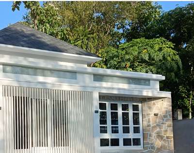 #Architect #modernhome  #ElevationDesign  #ElevationHome  #KeralaStyleHouse  #ContemporaryHouse  #TraditionalHouse  #tropicalhouse  #Minimalistic  #whitehouse  #cladding  #stone_cladding  #budget  #smallliving  #SmallHouse