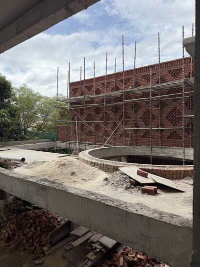 #exposedbrickwork #constructionsite #HouseConstruction #gurugram #gurgaonprojects #Architect #InteriorDesigner #Designs #terrace #terracedesign