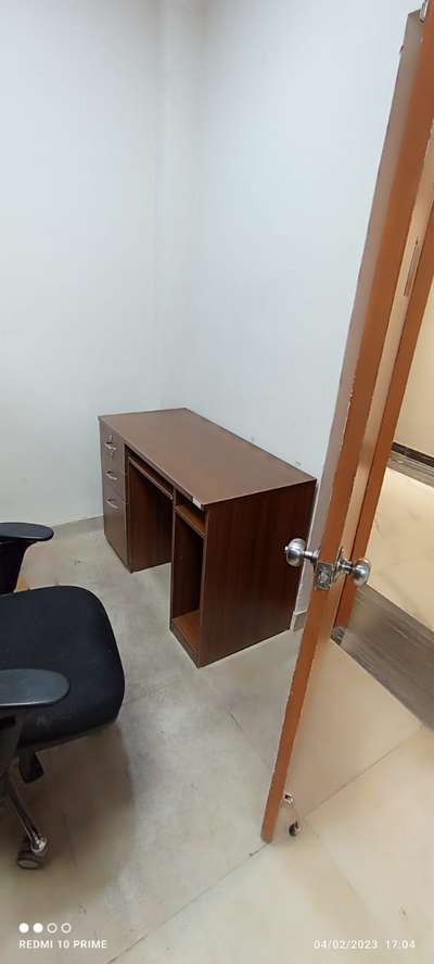 mujhe office furniture installer chahiye koi hai to contact Karen
only salary par karne wale contact Karen samay barbad na karen