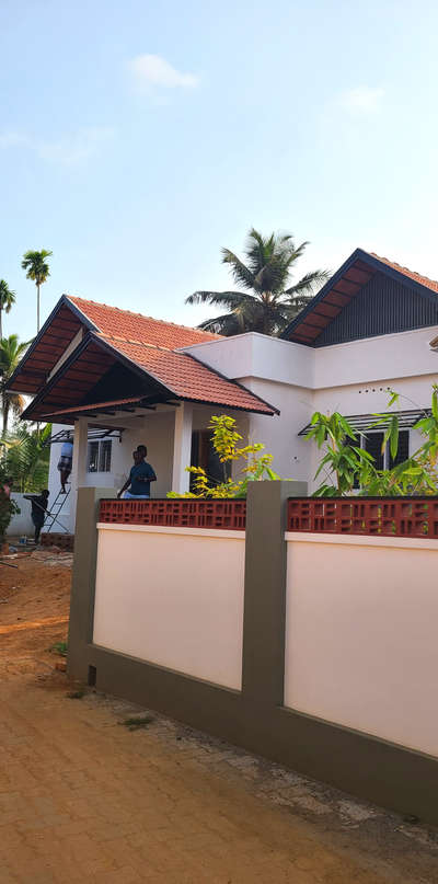 ആലപ്പുഴ ചാമ്പക്കുളം വർക്ക്‌
  ഓട് roofing..........