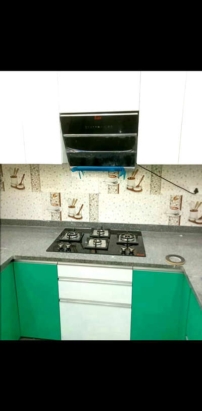 *kitchen chimney ro system coocktop*
suction 1580. kitchen chimney 
led tv type design
 fully automatic fully autoclean  with automatic hydrolic system 10 year guarantee ojas brand