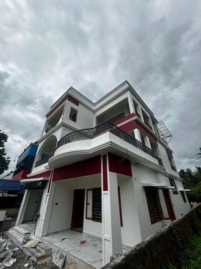 Job No : 171🏡
Client Name : Mr. Shyamdas
Area :2933 Sqft.
5BHK
Location : Chowara, Ekm
Stage :  Finished work