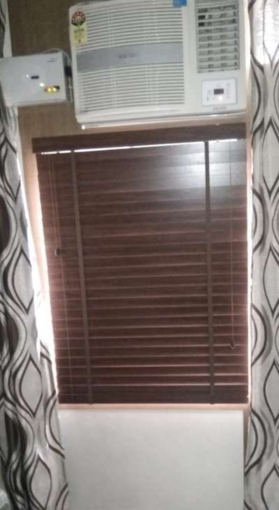 wooden blind  # 250 Sqft