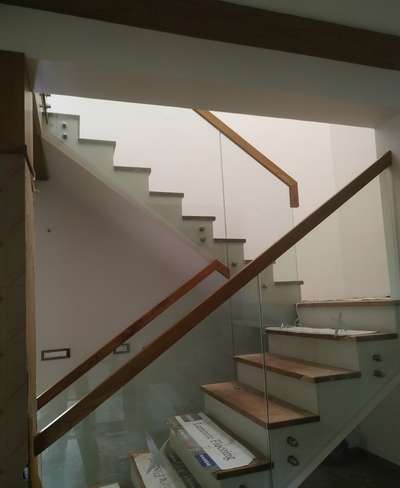 #Toughened_Glass  #StaircaseDecors  #GlassHandRailStaircase