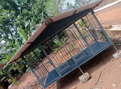 NEW DOG CAGE WITH MATT
well fineeshd cage.size:8×4×4(length×with×hight)
Good quality material,cage waight200kg.10mm rod ,food stand & dring stand included. Transportation available.