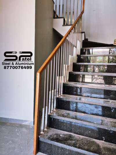 📞:-𝟴𝟳𝟳𝟬𝟬𝟳𝟲𝟰𝟵𝟵 
Wooden Handrail with Matt Polished Steel Balusters
#Railing #balusters #steelrailing #handrailwork #woodenrailing #Woodenhandrail #indoreinterior #indore #GlassBalconyRailing #staircaserailings #dhar #dewas #mhow