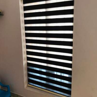 zebra blinnds curtain good quality.  low price.  wayanad
all color available
material. top&bottum aluminium
cloth.  nylon& net