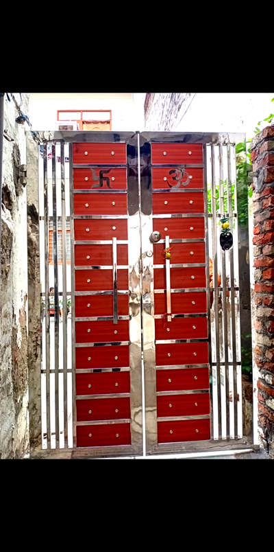 steel 304 main gate with godrej lock  #Steeldoor   #StaircaseDecors  #SteelWindows  #steelgatedesign  #steelgate