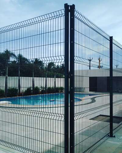 Fence your swimming pool with our brand new Orion welded mesh
#fence #quickfence #orion_welded_mesh #architectural_fence #swimmingpool