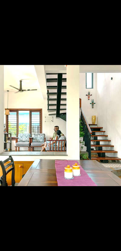 3.5 സെന്റിൽ ഒരു സ്വപ്‍ന സുന്ദര ഭവനം..🏡❤

( Tale Of A Tropical Modern Home )

നമ്മൾ സ്വപ്‍നം കണ്ട വീട് അതുപോലെ തന്നെ നമ്മുടെ ജീവിതത്തിന്റെ ഒരു ഭാഗം ആയാൽ എങ്ങനെയുണ്ടാകും...🥰

നല്ലതല്ലേ....🤞

ഒരു വർഷം പിന്നിടുമ്പോൾ കൃഷ്ണകുമാർ സാറും കുടുംബവും അങ്ങനെയുള്ള ഒരു നിർവൃതിയിലാണ്..