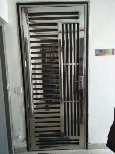 STEEL SAFFTY DOOR 
GRED JINDAL 304
PRICE 25000/