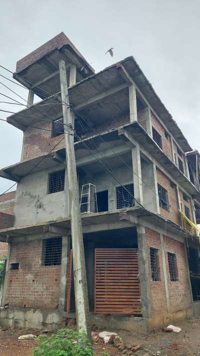 house construction in progress 
G-plus 2, 900sqft 7BHK House 1 Shop,
 #construction #HouseConstruction #HouseDesigns #HouseinteriorDesign #houseplan #fallceiling #TexturePainting #paintwork #tilework