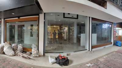 #commercial_building  #toughened  #GlassDoors