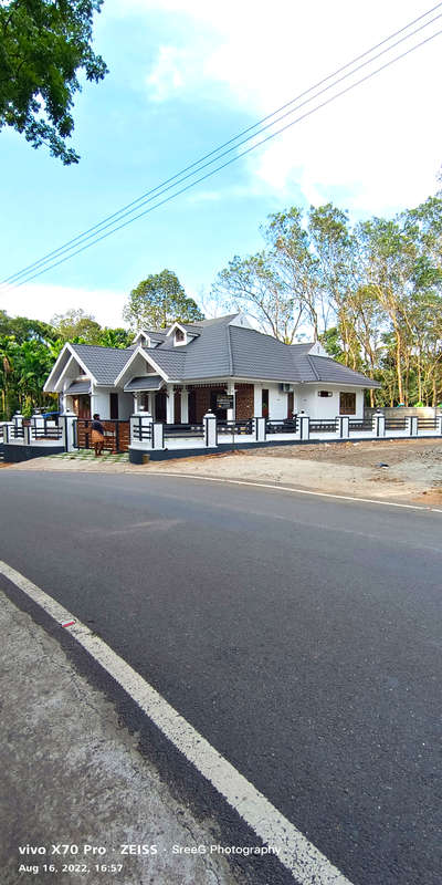 കഴിഞ്ഞ ആഴ്ച പണി പൂർത്തിയാക്കിയ വീട്