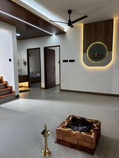 A warm, modern interior defined by clean lines, natural light, and a seamless blend of wood and white surfaces. The open stairway becomes a sculptural element, connecting spaces with simplicity and quiet elegance.
#InteriorDesign #ModernInteriors #StaircaseDesign #MinimalHome #ContemporaryLiving #ArchitecturalDetails #WarmMinimalism #KoloProject #Residencedesign