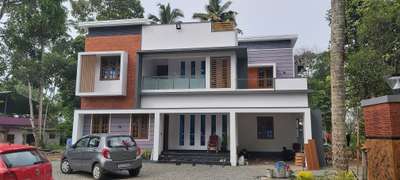 തിരുവല്ലയിൽ പണി തീർന്ന 2450 sqft വീട്